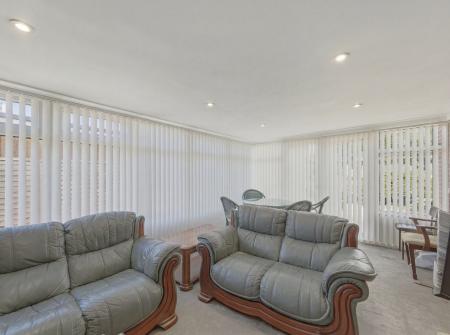 3 bedroom Detached bungalow for sale in Harworth Avenue, Blyth, S81