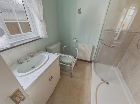 3 bedroom Detached bungalow for sale in Harworth Avenue, Blyth, S81