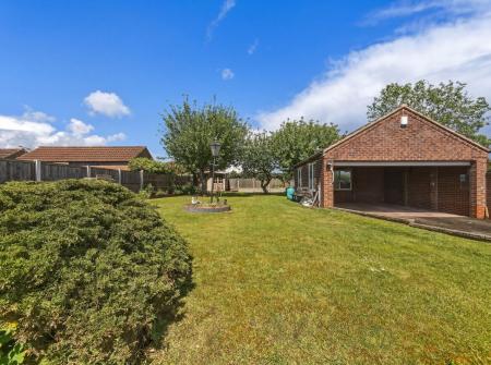 3 bedroom Detached bungalow for sale in Harworth Avenue, Blyth, S81