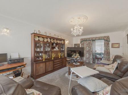 3 bedroom Detached bungalow for sale in Harworth Avenue, Blyth, S81