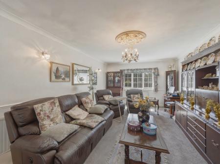 3 bedroom Detached bungalow for sale in Harworth Avenue, Blyth, S81