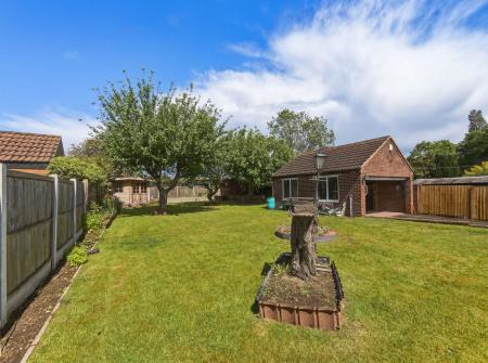 3 bedroom Detached bungalow for sale in Harworth Avenue, Blyth, S81