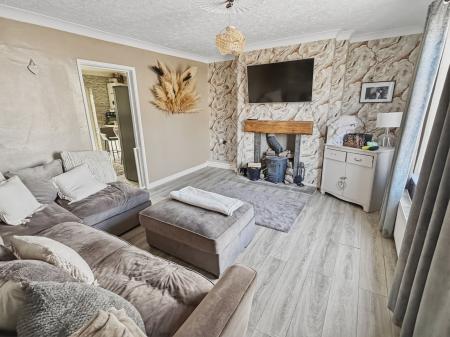 3 bedroom Semi-detached house for sale in Airstone Road, Askern, DN6