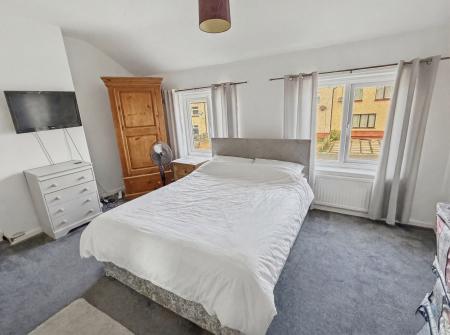 3 bedroom Semi-detached house for sale in Airstone Road, Askern, DN6