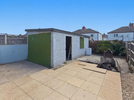 3 bedroom Semi-detached house for sale in Airstone Road, Askern, DN6