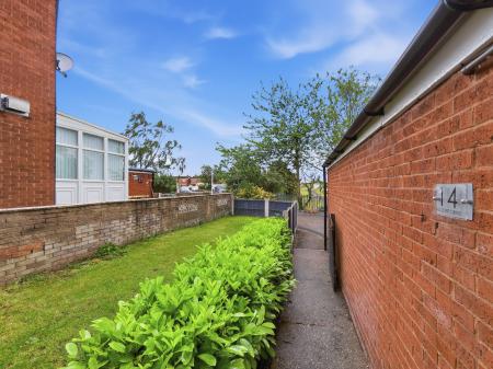 3 bedroom Semi-detached house for sale in Allsopp Drive, Worksop, S81