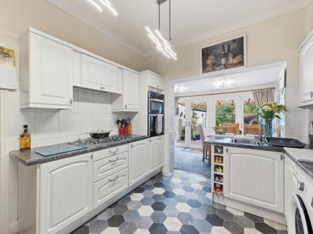 2 bedroom Semi-detached house for sale in Baulk Lane, Worksop, S81