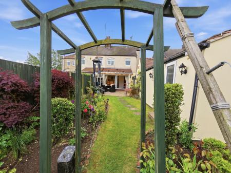 2 bedroom Semi-detached house for sale in Baulk Lane, Worksop, S81