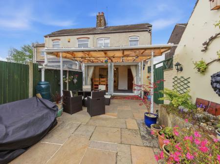 2 bedroom Semi-detached house for sale in Baulk Lane, Worksop, S81