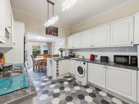 2 bedroom Semi-detached house for sale in Baulk Lane, Worksop, S81