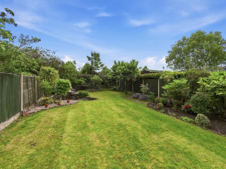 2 bedroom Semi-detached house for sale in Baulk Lane, Worksop, S81