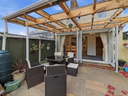 2 bedroom Semi-detached house for sale in Baulk Lane, Worksop, S81