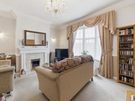 2 bedroom Semi-detached house for sale in Baulk Lane, Worksop, S81