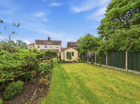2 bedroom Semi-detached house for sale in Baulk Lane, Worksop, S81