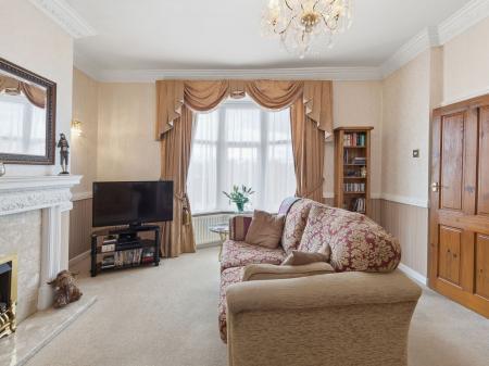 2 bedroom Semi-detached house for sale in Baulk Lane, Worksop, S81