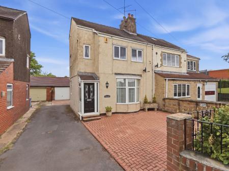 2 bedroom Semi-detached house for sale in Baulk Lane, Worksop, S81