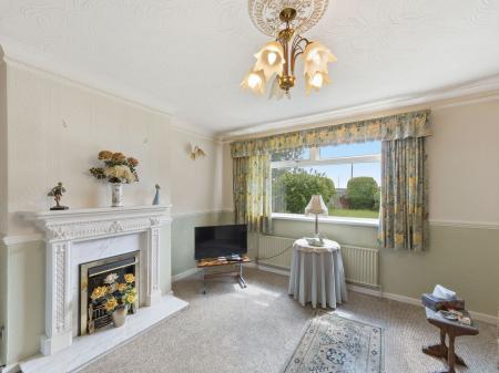 3 bedroom Semi-detached house for sale in Thackeray Close, Worksop, S81