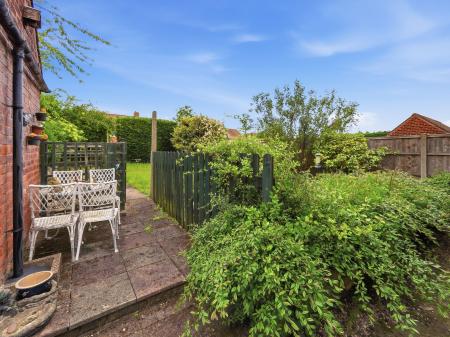 3 bedroom Semi-detached house for sale in Thackeray Close, Worksop, S81