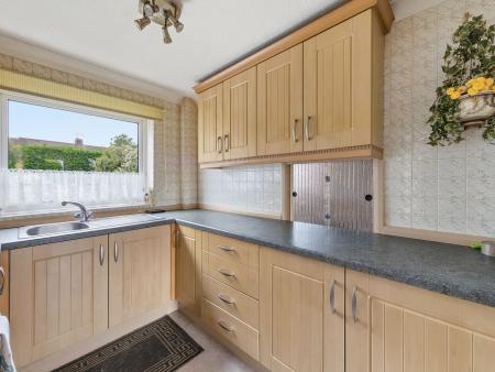 3 bedroom Semi-detached house for sale in Thackeray Close, Worksop, S81