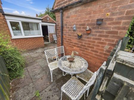 3 bedroom Semi-detached house for sale in Thackeray Close, Worksop, S81