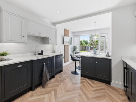 3 bedroom Semi-detached house for sale in Mansfield Road, Worksop, S80