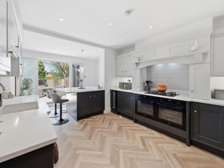 3 bedroom Semi-detached house for sale in Mansfield Road, Worksop, S80