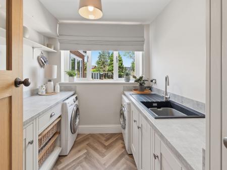 3 bedroom Semi-detached house for sale in Mansfield Road, Worksop, S80