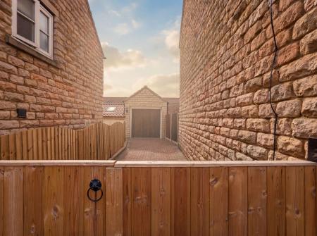 4 bedroom Detached Villa for sale in Old Green Close, Whitwell, S80