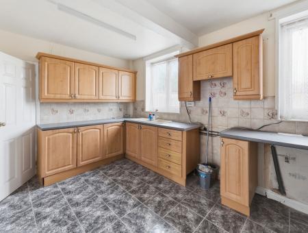 3 bedroom Semi-detached house for sale in Lincoln Street, Worksop, S80