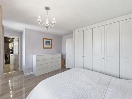 4 bedroom Detached house for sale in Lancaster Walk, Worksop, S81