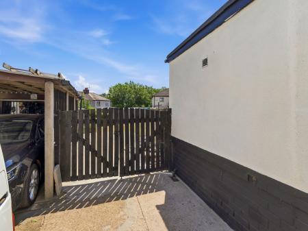 3 bedroom Semi-detached house for sale in Sutton Road, Askern, DN6