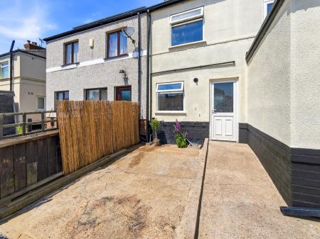 3 bedroom Semi-detached house for sale in Sutton Road, Askern, DN6