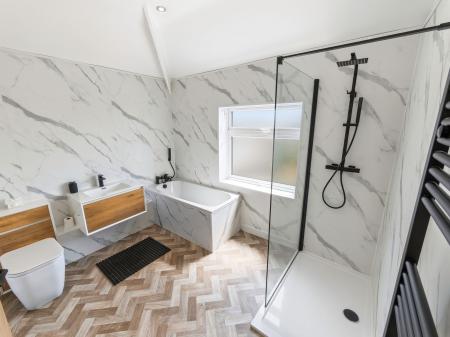 3 bedroom Semi-detached house for sale in Sutton Road, Askern, DN6
