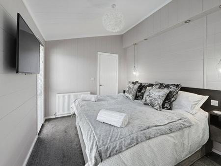 2 bedroom Park home for sale in Heron Lakes, Beverly, HU17