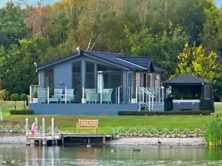 Heron Lakes, Beverly, HU17