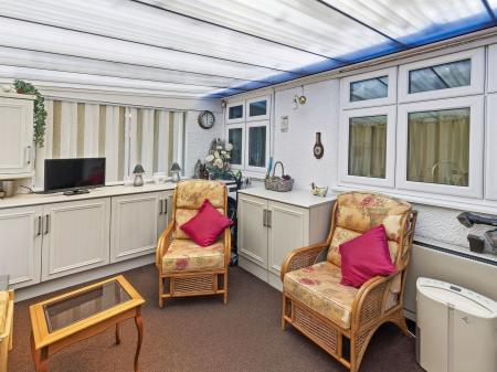 2 bedroom Detached bungalow for sale in Shireoaks Common, Shireoaks, S81