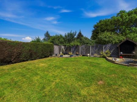 2 bedroom Detached bungalow for sale in Shireoaks Common, Shireoaks, S81