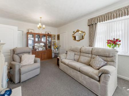 2 bedroom Detached bungalow for sale in Shireoaks Common, Shireoaks, S81