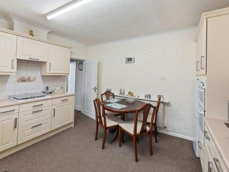 2 bedroom Detached bungalow for sale in Shireoaks Common, Shireoaks, S81