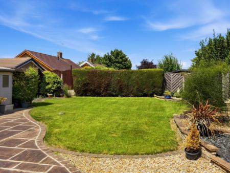 2 bedroom Detached bungalow for sale in Shireoaks Common, Shireoaks, S81