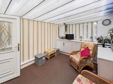 2 bedroom Detached bungalow for sale in Shireoaks Common, Shireoaks, S81