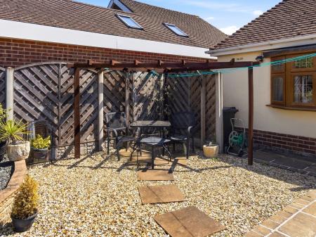 2 bedroom Detached bungalow for sale in Shireoaks Common, Shireoaks, S81