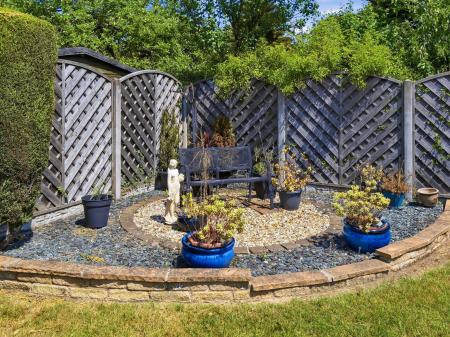2 bedroom Detached bungalow for sale in Shireoaks Common, Shireoaks, S81