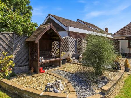 2 bedroom Detached bungalow for sale in Shireoaks Common, Shireoaks, S81