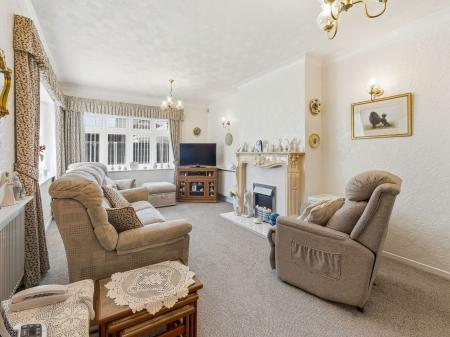 2 bedroom Detached bungalow for sale in Shireoaks Common, Shireoaks, S81