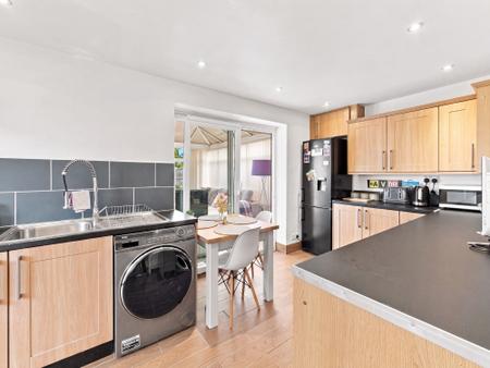 2 bedroom Semi-detached house for sale in Kingston Road, Carlton-In-Lindrick, S81