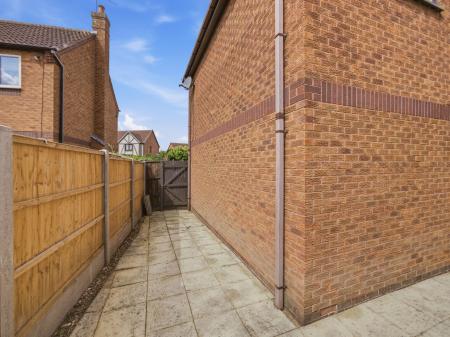 2 bedroom Flat for sale in St. Annes Way, Worksop, S80