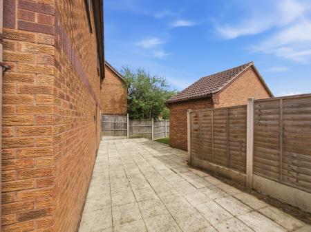 2 bedroom Flat for sale in St. Annes Way, Worksop, S80