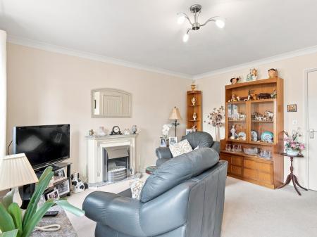 3 bedroom Semi-detached house for sale in Oakham Drive, Carlton-In-Lindrick, S81