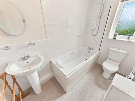 3 bedroom Semi-detached house for sale in Oakham Drive, Carlton-In-Lindrick, S81